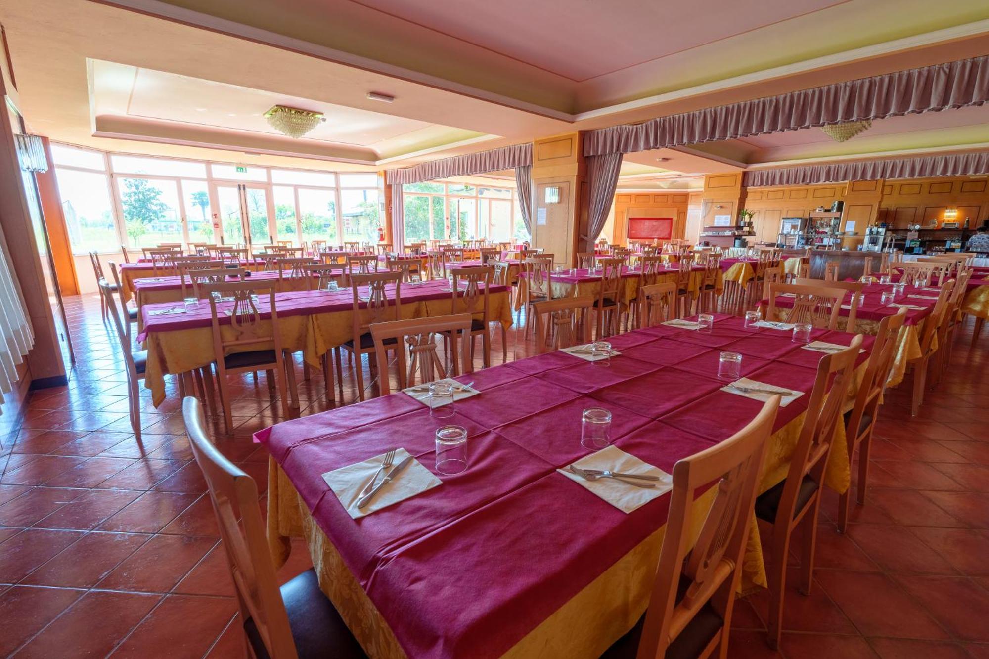 Hotel Villa Strassoldo "Ex Attianese Hotel Restaurant" Cervignano del Friuli Exterior foto